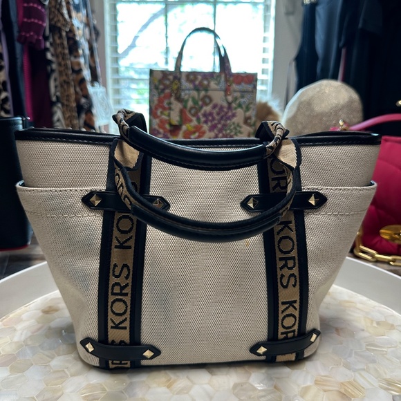 Michael Kors Maeve Tote Crossbody So Nice! - Picture 6 of 10
